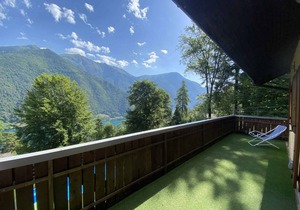 Holiday apartment with pool and on the first floor
