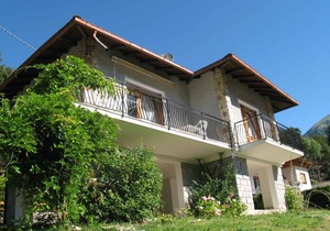 Holiday home 150 m from the lake