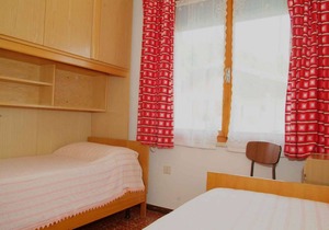 Holiday home 150 m from the lake