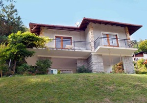 Holiday home 150 m from the lake