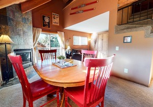 Homey Studio Loft near The Village! Private Washer/Dryer. Hot Tub On-site