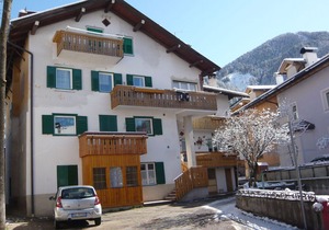 Lovely apartment for 7 guests with WIFI, TV, balcony and parking