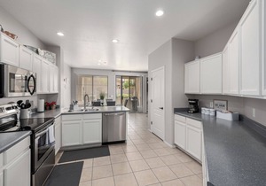 Luxury Golf Community Retreat ~ Putting Green, EV Charger, Pool & Hot Tub
