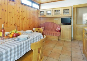 Nice apartment for 4 people with WIFI, TV, balcony and parking
