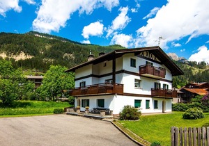 Nice apartment for 4 people with WIFI, TV, balcony and parking