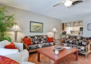 Pelican Cove 5 - Anna Maria Island - Condo 2 Bedroom/2 Bath beach side, maximum occupancy of 5 people.