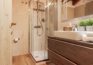 PINZOLO - THREE APARTMENT WITH TWO BATHROOMS AND WIFI
