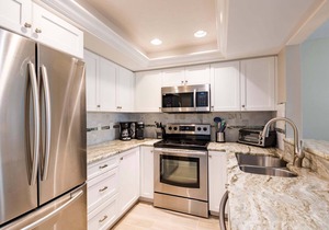 Relax in this 2-bedroom, 2-bath Bayside T Model condo in Sarasota.