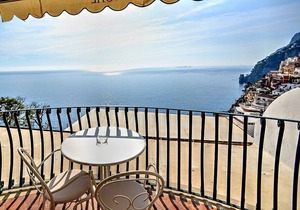 Villa Faustina A: A bright and elegant studio apartment located in the center of Positano, with Free WI-FI.
