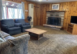Whispering Pines - Cabin *8 (2 Bedroom)