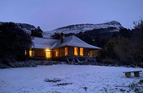 Impendle House | 1200 m² House ∙ 7 bedrooms ∙ 18 guests