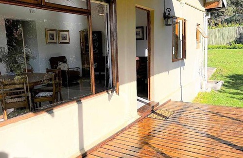 Nottingham Road House | 150 m² House ∙ 3 bedrooms ∙ 6 guests
