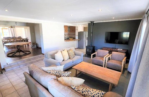 Nottingham Road House | 150 m² House ∙ 4 bedrooms ∙ 8 guests