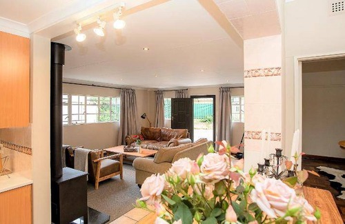 Nottingham Road House | 150 m² House ∙ 4 bedrooms ∙ 8 guests