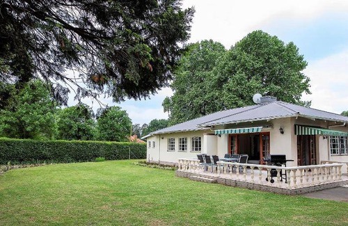 Nottingham Road House | 150 m² House ∙ 4 bedrooms ∙ 8 guests