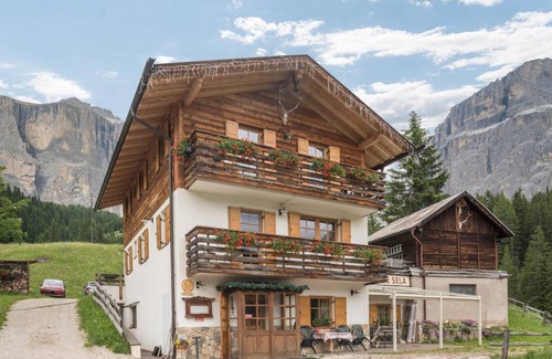 Canazei Ski Chalet | 160 m² Chalet ∙ 5 bedrooms ∙ 10 guests