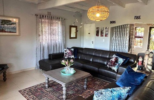 Port Edward House | 200 m² House ∙ 5 bedrooms ∙ 10 guests