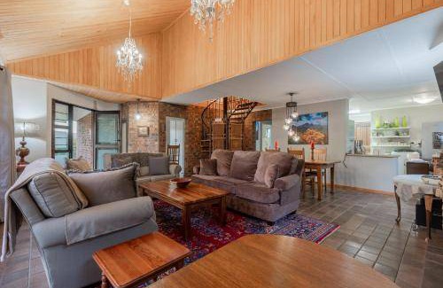 Cathkin Park House | 220 m² House ∙ 4 bedrooms ∙ 8 guests