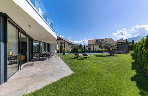 Appiano Sulla Strada del Vino Villa | 240 m² Villa ∙ 4 bedrooms ∙ 8 guests