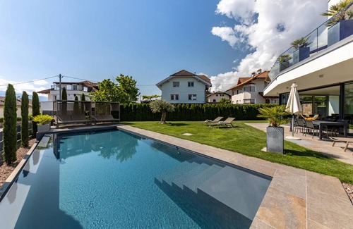 Appiano Sulla Strada del Vino Villa | 240 m² Villa ∙ 4 bedrooms ∙ 8 guests