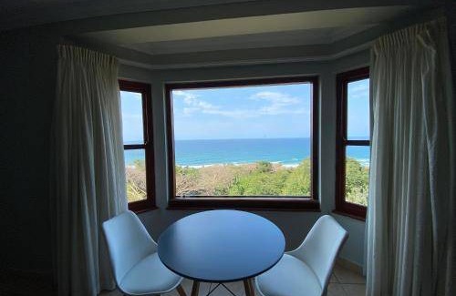 Hibberdene House | 250 m² House ∙ 4 bedrooms ∙ 8 guests