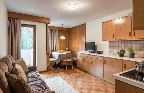 Colfosco Apartment | 65 m² Serviced apartment ∙ 2 bedrooms ∙ 4 guests