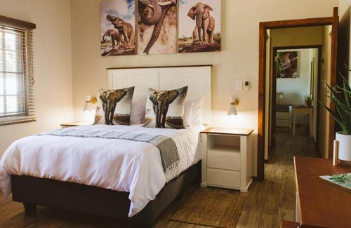 Monzi SH Bed & Breakfast | 80 m² Bed and breakfast ∙ 3 bedrooms ∙ 127 guests