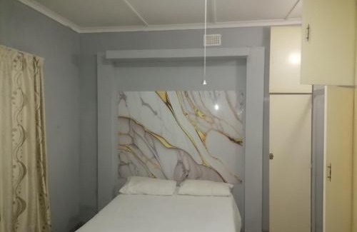 Estcourt Apartment | Adirondack Inn
