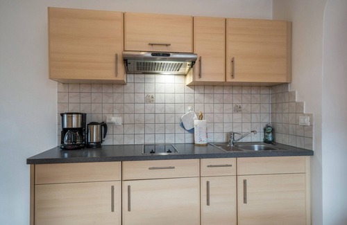 Lana Apartment | Apartment 'Erlengut Burgstall' with Mountain View, Shared Pool and Wi-Fi