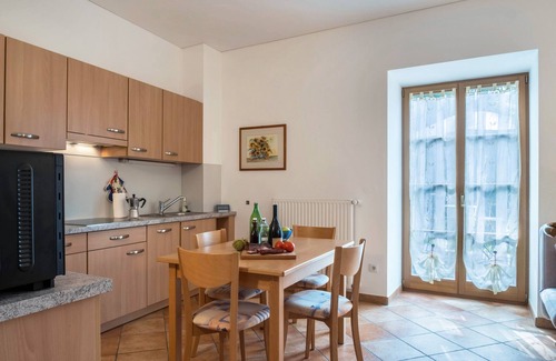 Terlano Apartment | Apartment 'Linslhof Terlaner' with Mountain View, Private Terrace and Wi-Fi