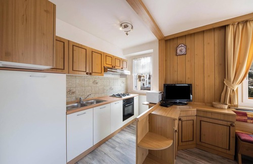 Moena Apartment | Appartamento Primavera 1 with Mountain View, Wi-Fi, Balcony & Garden