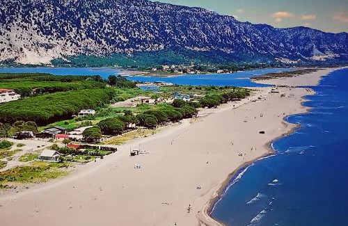 Velipoje Villa | Beachfront, Tirana Guest House