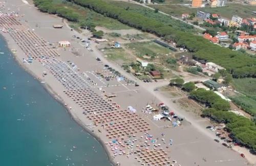 Velipoje Villa | Beachfront, Tirana Guest House