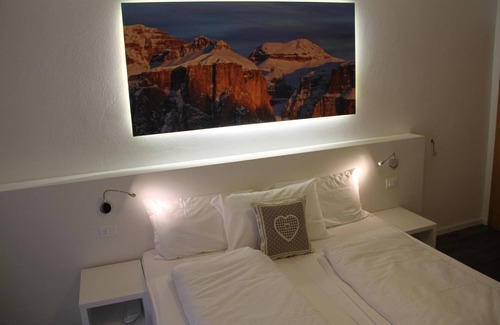 Alba Bed & Breakfast | Bed and Breakfast 'Fedaia Joy' with Mountain View, Balcony and Wi-Fi
