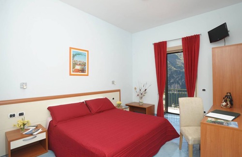 Pontone Bed & Breakfast | Bed & Breakfast Room in Amalfi Coast