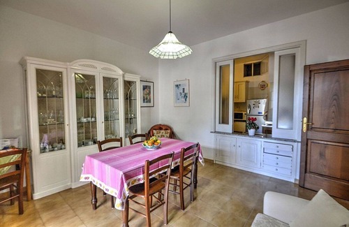 Positano House | Casa Orazio: A cozy and welcoming independent house situated a few minutes from the town center, with Free WI-FI.