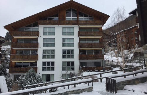 Zermatt Apartment | Chalet Nevis - a 3-bedroom apartment in Zermatt with Matterhorn views