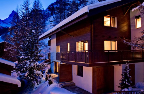 Zermatt Ski Chalet | Chalet & Penthouse Zen, Matterhorn view, sauna & hot tub, 100m to main lift