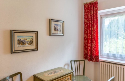 Moena Apartment | Charming Holiday Apartment “Appartamento Catinaccio”) with Mountain View