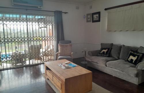 Queensburgh Bed & Breakfast | Cosmic Retreat - Family Guest Home