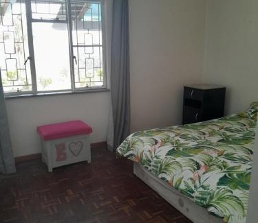 Queensburgh Bed & Breakfast | Cosmic Retreat - Family Guest Home