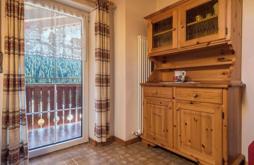 Alba Apartment | Holiday Apartment Casa Lorenz 4 with Mountain View, Wi-Fi and Garden