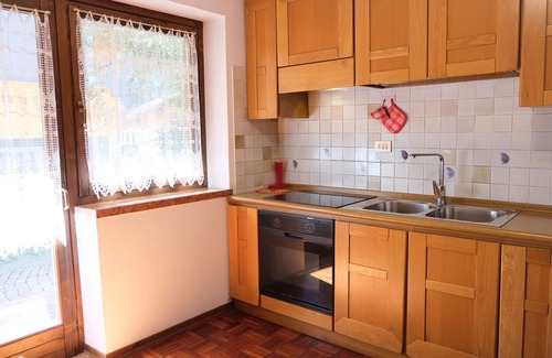 Penia House | Holiday Home 'Appartamento Madiai' with Shared Terrace