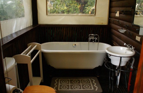 Hluhluwe Hostel | Isinkwe Backpackers Bushcamp