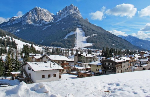 San Giovanni di Fassa Apartment | Nice apartment for 2 guests with WIFI, balcony, pets allowed and parking