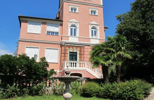 Susa Villa | Stunning villa for 6 guests with WIFI, TV, patio and parking