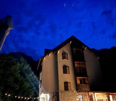 Shale Hotel | Villa Molla