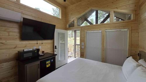 Valle Ski Chalet | 057B Grand Canyon South Rim Chalet with King Bed