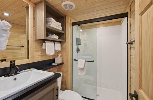 Valle Ski Chalet | 058A Stargazer Loft Grand Canyon Suite King Bed & Loft 20 Min to South Rim - Sleeps 4