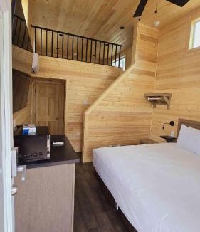 Valle Ski Chalet | 058A Stargazer Loft Grand Canyon Suite King Bed & Loft 20 Min to South Rim - Sleeps 4